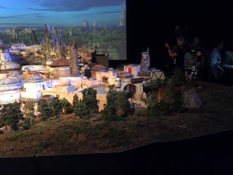 Illustration for article titled Here's Your First Look at an Insanely Detailed Model of Disney's Star Wars Land (UPDATED)